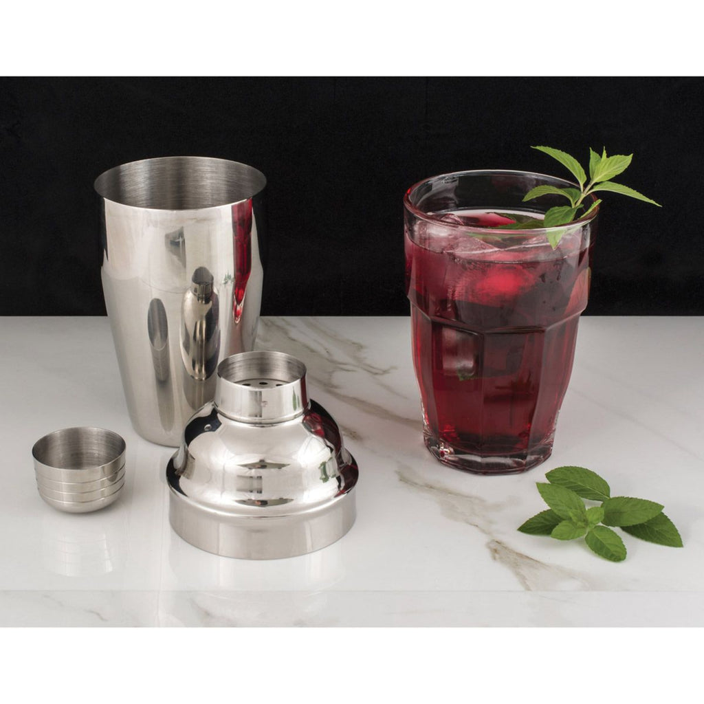 Cocktail Shaker lifestyle pic