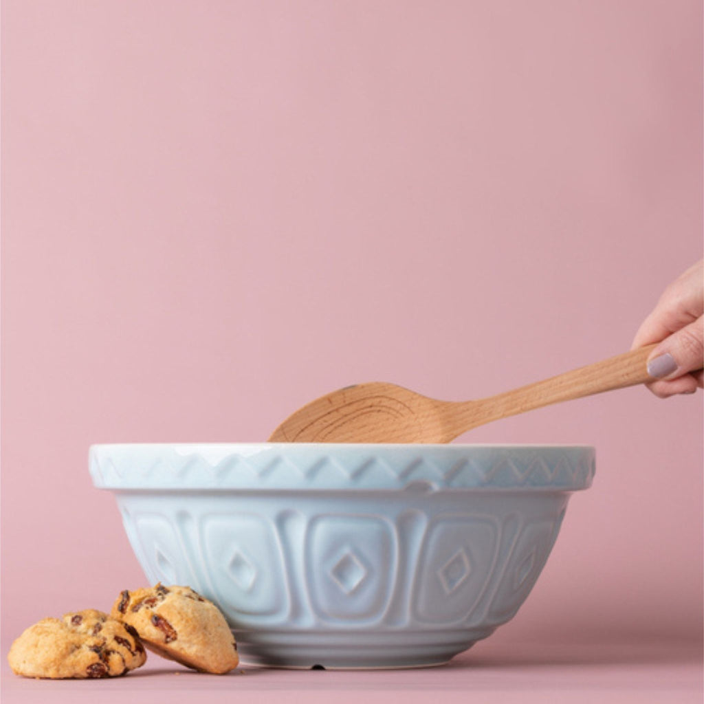 S18 Mixing Bowl - powder blue in use